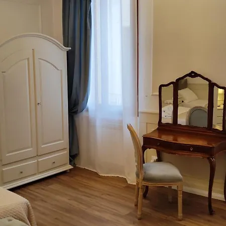 Oliver Apartment