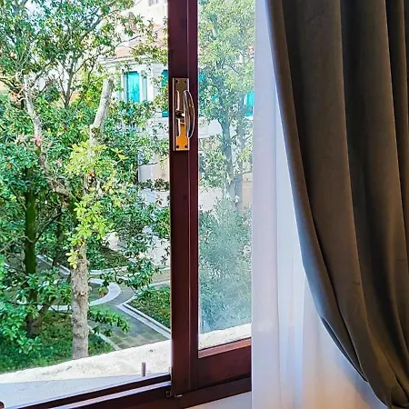 Oliver Apartment *