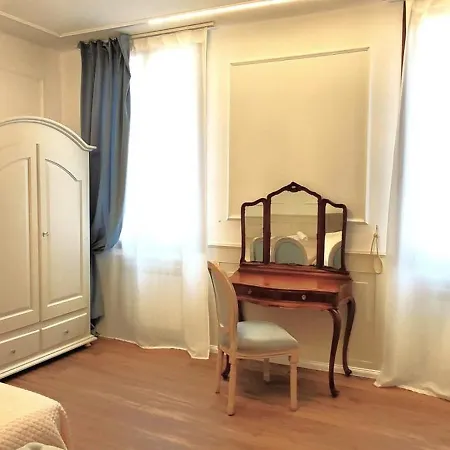 Oliver Apartment