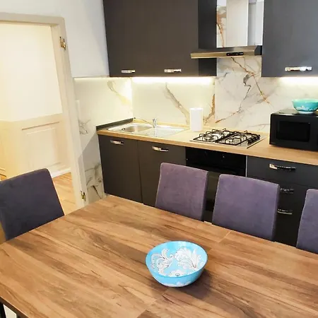 Oliver Apartment
