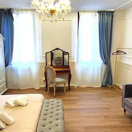 Oliver Apartment *